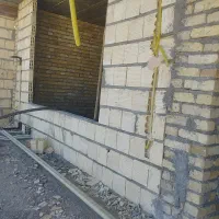 سیمان کاری و تیغه چینی وخرده کاری انجام میشود