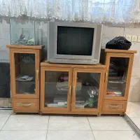 میز تلوزیون و تلوزیون