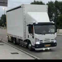 کارگر حرفه‌ای اسباب‌کشی با ماشین های مسقف