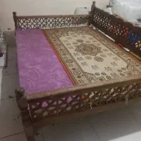 تخت سنتی چوبی