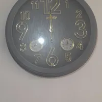 یک عددساعت دیواری