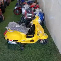 موتور شارژی وسپا کنترل دار زرد