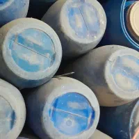 تعدادی بشکه|ظروف نگهدارنده، پلاستیکی، یکبارمصرف|بروجرد, |دیوار