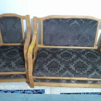 یک دست مبل 8 نفره با دوعدد صندلی ومیز نهارخوری