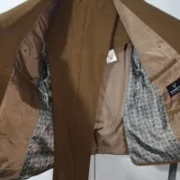 کت و شلوار نو|لباس|صومعه‌سرا, |دیوار