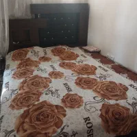 تخت دونفره سالم با زیره وپایه فلزی