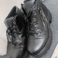 کفش|کیف، کفش، کمربند|سجاس رود, |دیوار