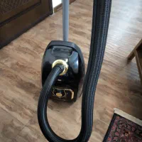 طلاییجاروبرقی بوش سری ۸ مدل BGL8GOLD مشکی طلایی|جاروبرقی، جارو شارژی، بخارشو|شیراز, شهرک بزین|دیوار