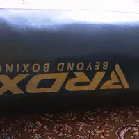 کیسه بوکس رادوکس آلمانی. و دستکش حرفه ای محکم