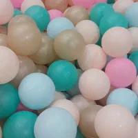 مربی در پارک کودک