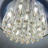 یک جفت لوستر سقفی و یک لوستر تکی