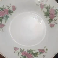 بشقاب گل سرخ
