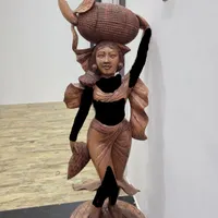 دو عدد تندیس چوبی
