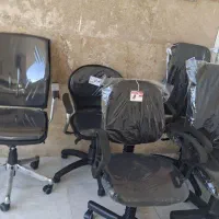 تعدادی صندلی کامپیوتر چرخدار در حد نو نو