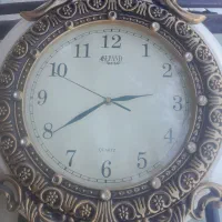 ساعت دیواری نگین دار