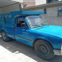 نیسان یک درب رنگ
