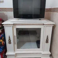 تلویزیون سامسونگ همراه میز