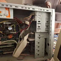 کیس و مانیتور و کیبورد