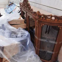 ویترین بالا و پایین چوب گردو و کابینت در حد نو