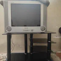 تلویزیون با میز یکو پانصد