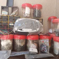 تعدادی قوطی و جعبه جهت قطعات ریز