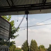 باسکول . درب باغی . درب انباری . مقداری آهن آلات