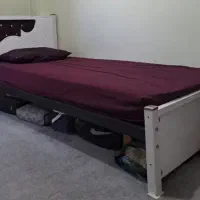 تخت همراه کفی چوبی درحد نو