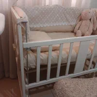 تخت کنار مادر