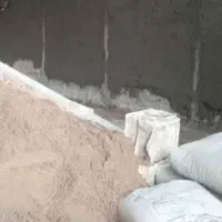 سیمانکاری دیوارچینی انجام می‌شود