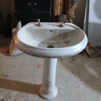 روشویی و ایینه