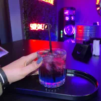 سالن دار کمک باریستا کمک اشپز