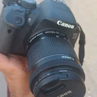 دوربین ۷۰۰ دی کانن در حد نو