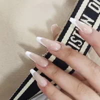 کاشت ناخن و خدمات تخصصی