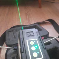 ترازلیزری|ابزارآلات|رباط‌کریم, رباط‌کریم|دیوار