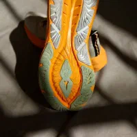 کفش runing|کیف، کفش، کمربند|اقبالیه, |دیوار