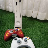 ایکس باکس 360 همراه دو دسته