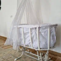 گهواره کنار مادر