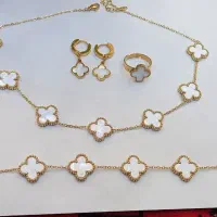 گردنبند ونکلیف، دستبند ونکلیف