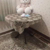 میز چوبی گرد سالم