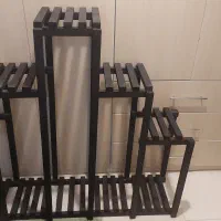 استند گل وگیاه در حد نو تمام چوب رنگ مشکی
