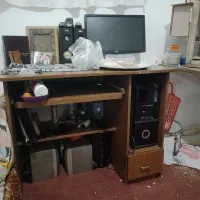 میز کامپیوتر کاملا سالم