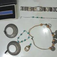 گوشواره و دستبند و...