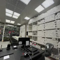 منشی و فروشنده خانوم