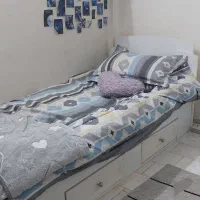 تخت و کمد