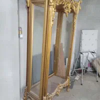 بوفه سلطنتی سالم با شیشه واینها وطبقه