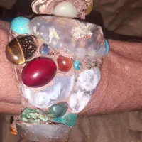 بازو بند پهلوانی|جواهرات|گلبهار, شهر جدید گلبهار|دیوار