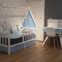 تخت چوبی سرخ پوستی