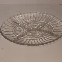 تعدادی ظروف و پرده