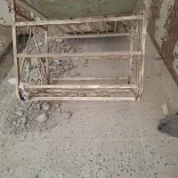 فروش فوری پنجره آهنی جاکولری دار درحد نو