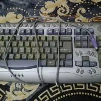 کیبورد کامپیوتر تمیز